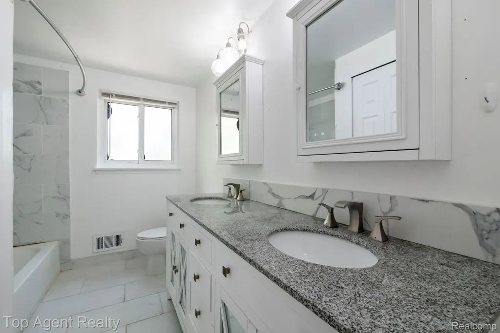 27370 Selkirk Street Southfield City MI 48076