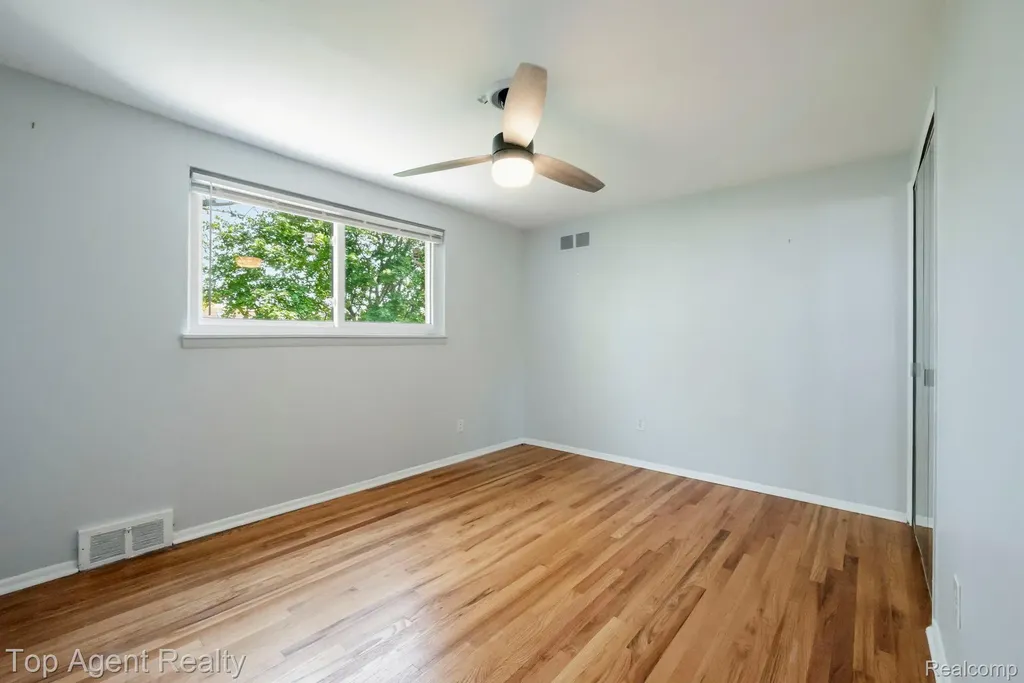 27370 Selkirk Street Southfield City MI 48076