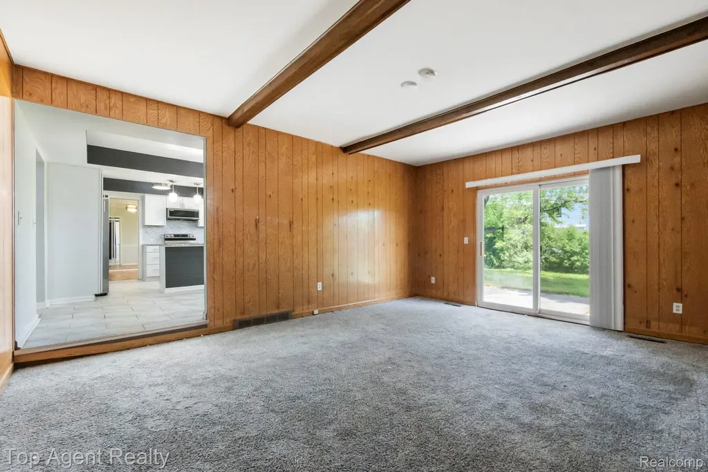 27370 Selkirk Street Southfield City MI 48076