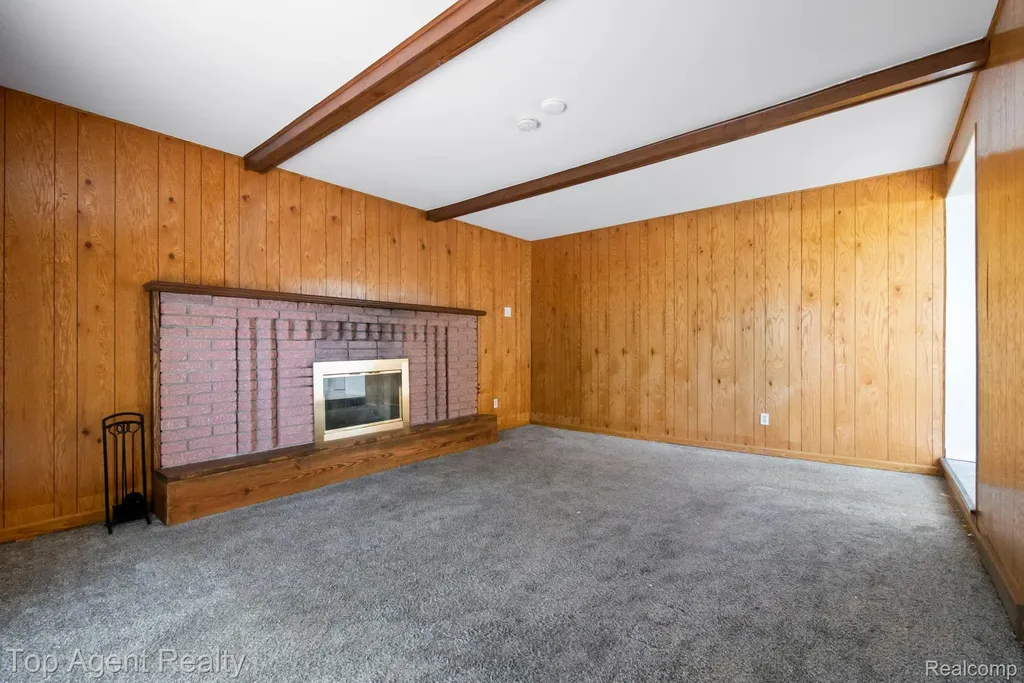 27370 Selkirk Street Southfield City MI 48076