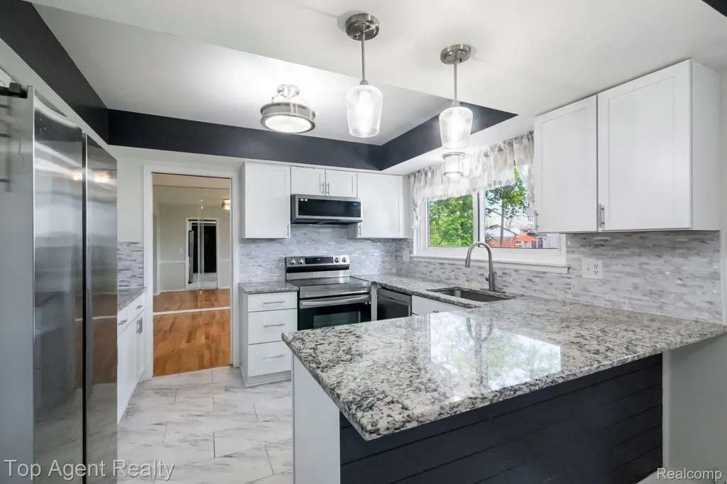 27370 Selkirk Street Southfield City MI 48076