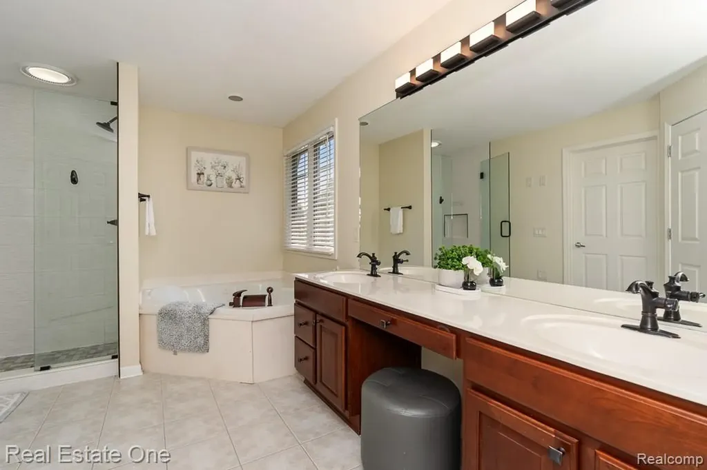1735 Bedlington Court Rochester Hills City MI 48307