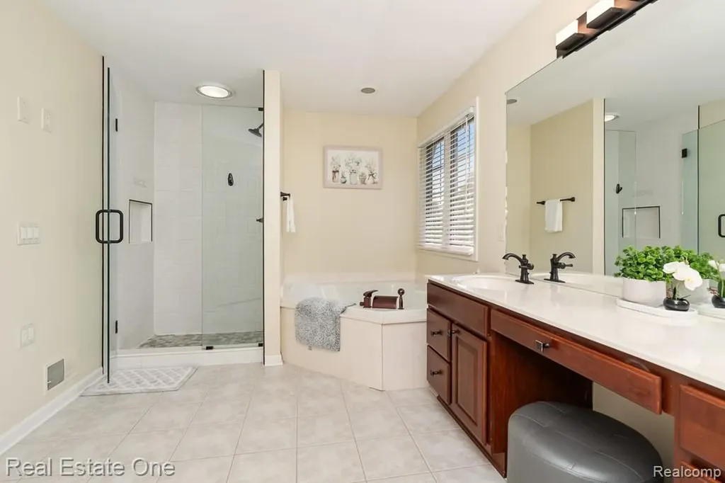 1735 Bedlington Court Rochester Hills City MI 48307