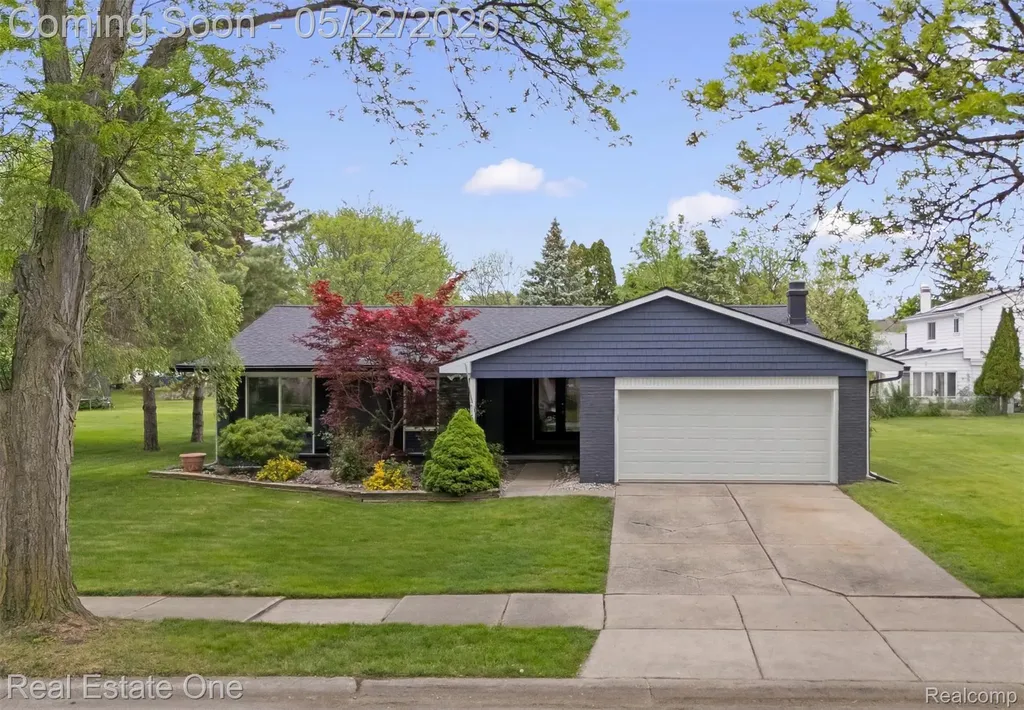 489 Evaline Drive Troy City MI 48085
