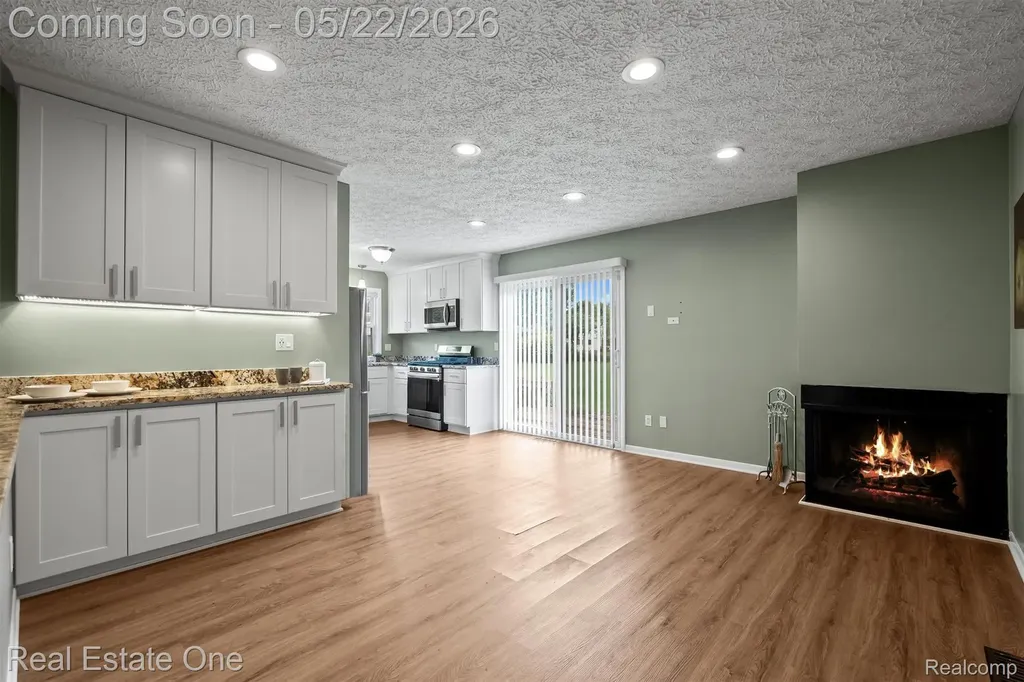 489 Evaline Drive Troy City MI 48085