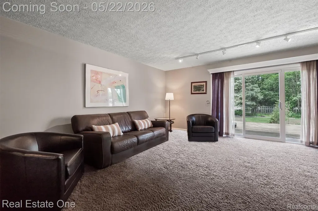 489 Evaline Drive Troy City MI 48085