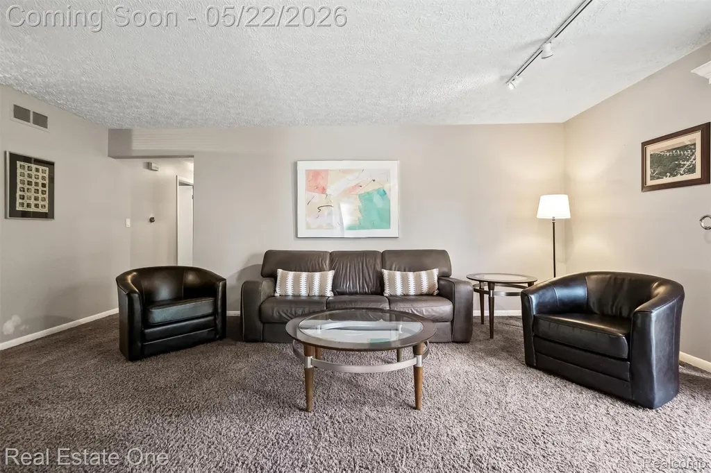 489 Evaline Drive Troy City MI 48085