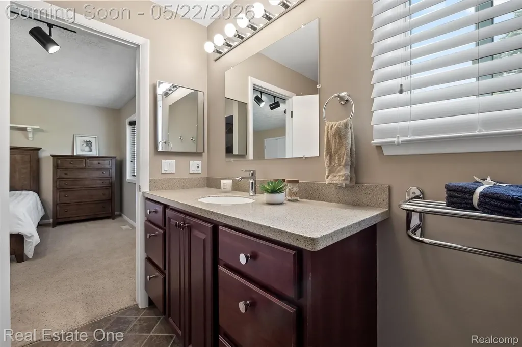 489 Evaline Drive Troy City MI 48085