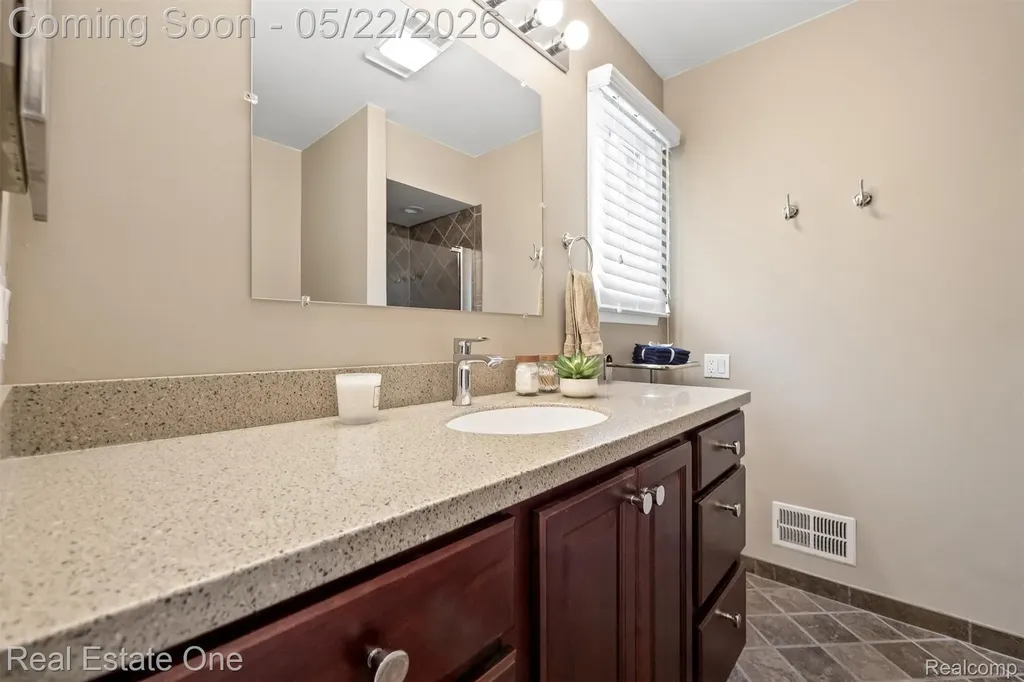 489 Evaline Drive Troy City MI 48085