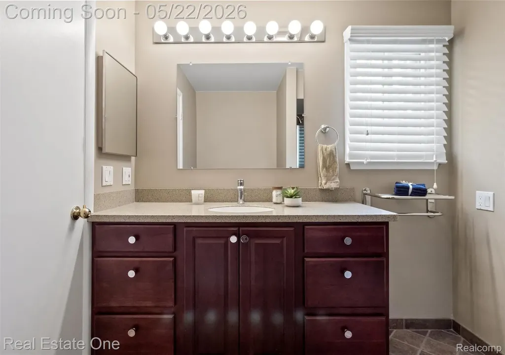 489 Evaline Drive Troy City MI 48085