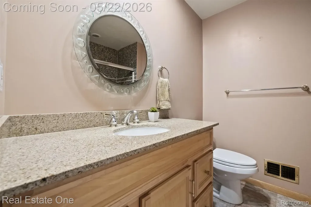 489 Evaline Drive Troy City MI 48085