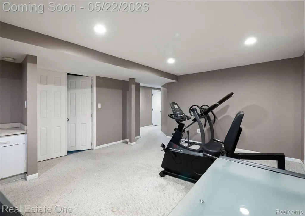 489 Evaline Drive Troy City MI 48085