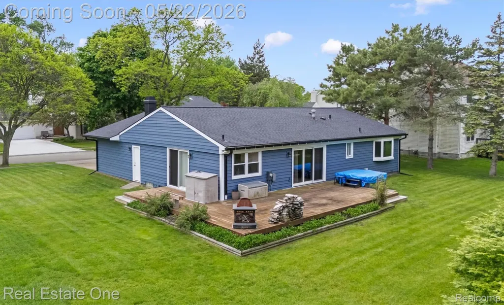 489 Evaline Drive Troy City MI 48085