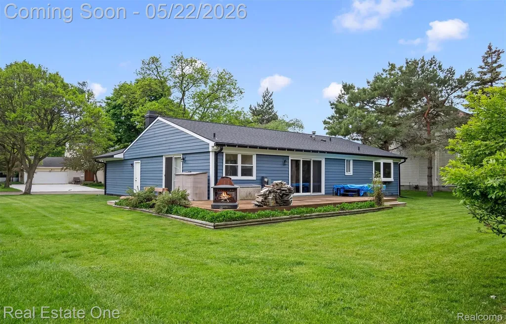 489 Evaline Drive Troy City MI 48085