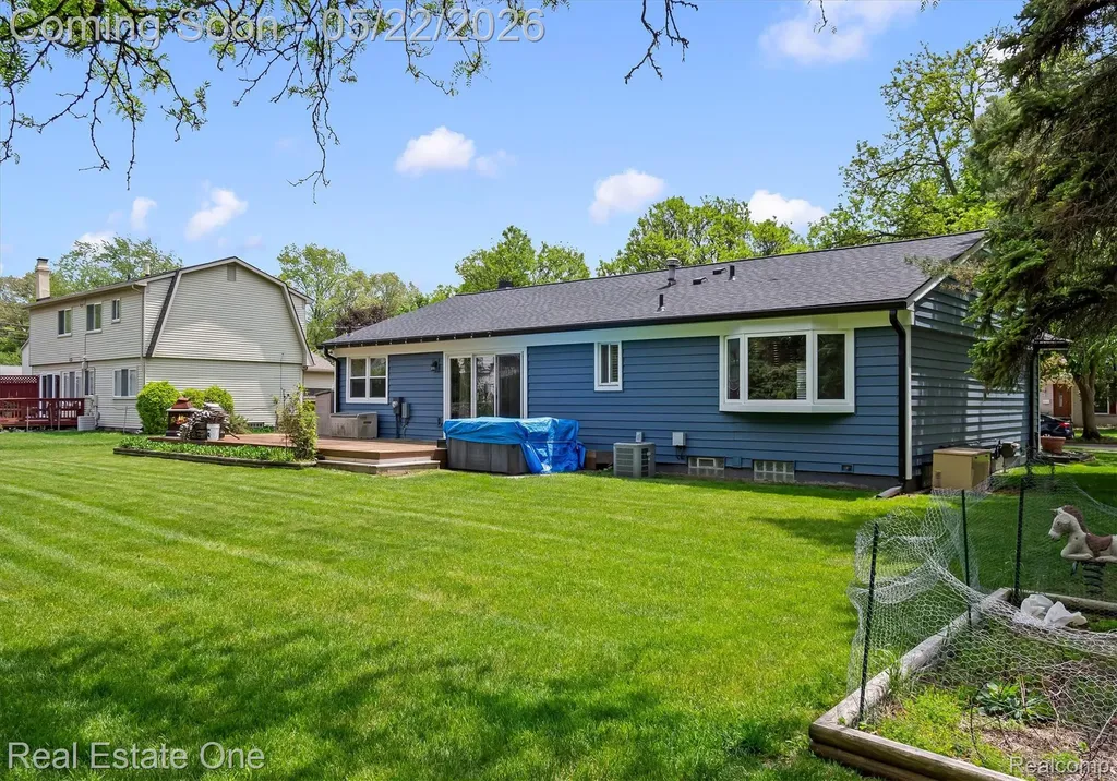 489 Evaline Drive Troy City MI 48085