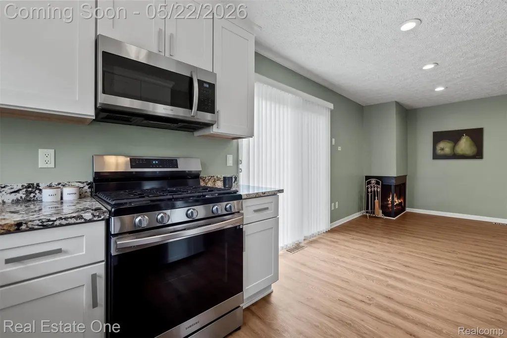 489 Evaline Drive Troy City MI 48085