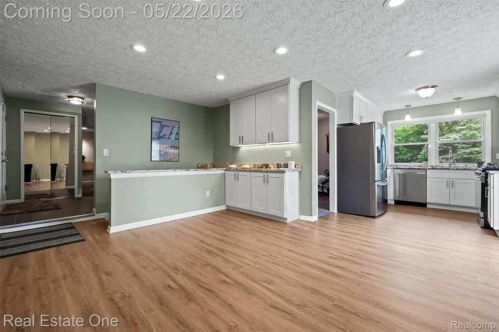 489 Evaline Drive Troy City MI 48085