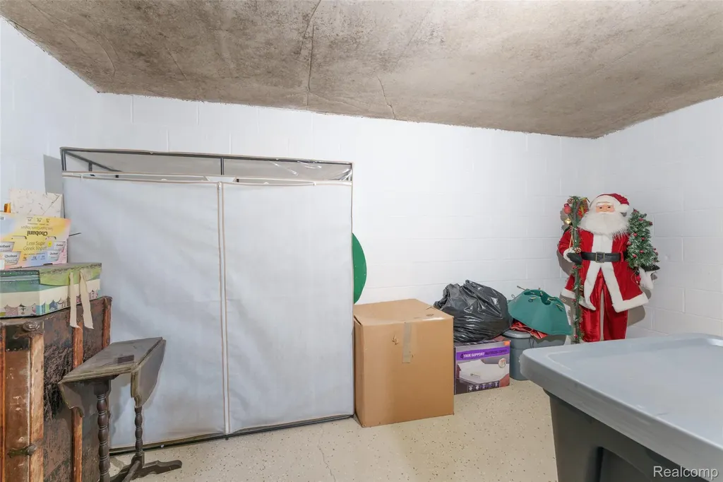 13800 12 Mile Road Green Oak Township MI 48178