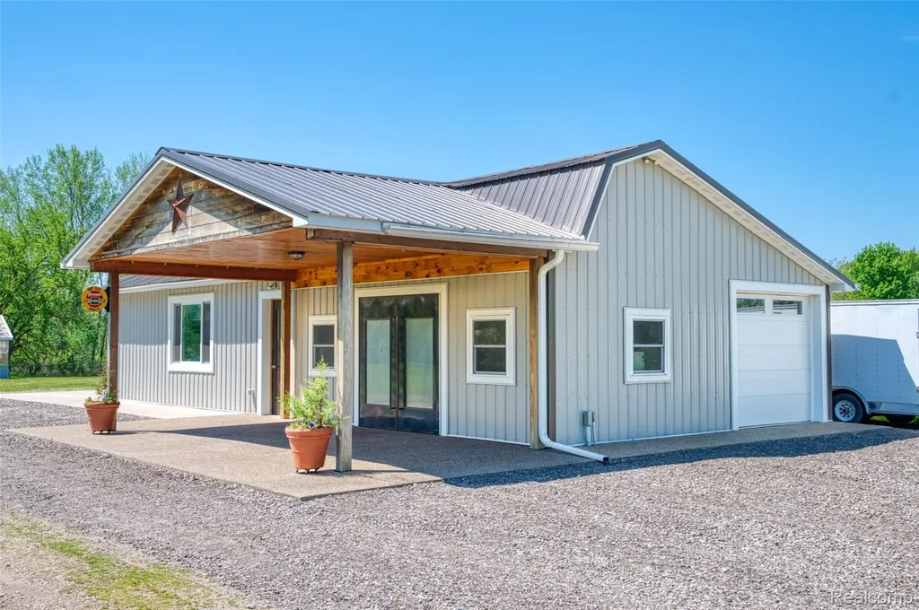 13800 12 Mile Road Green Oak Township MI 48178