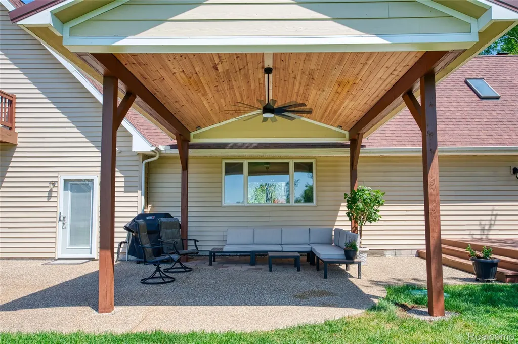 13800 12 Mile Road Green Oak Township MI 48178