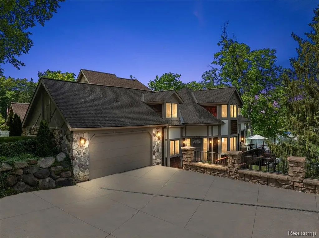 1739 Ridge Road White Lake Charter Township MI 48383