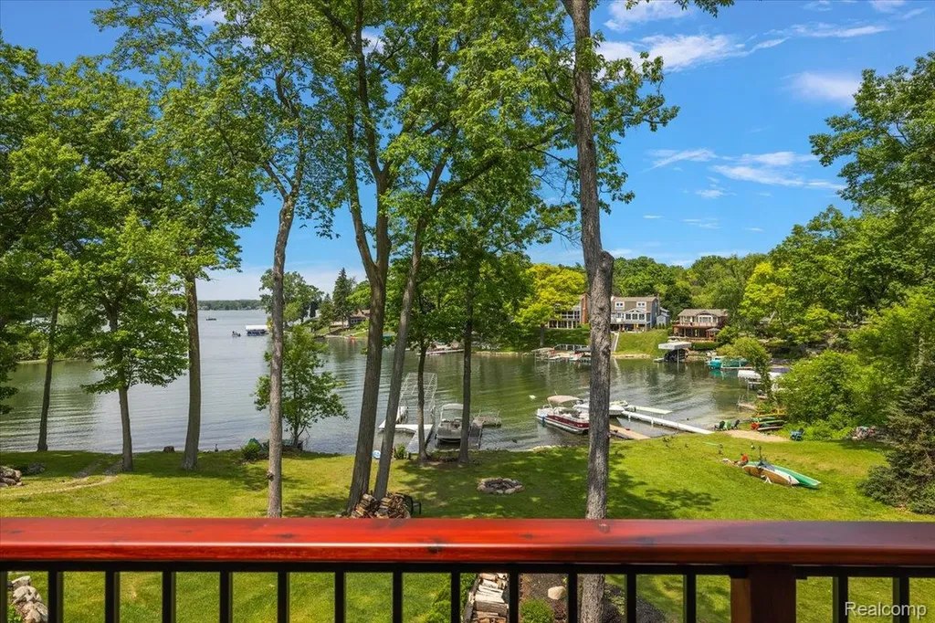 1739 Ridge Road White Lake Charter Township MI 48383
