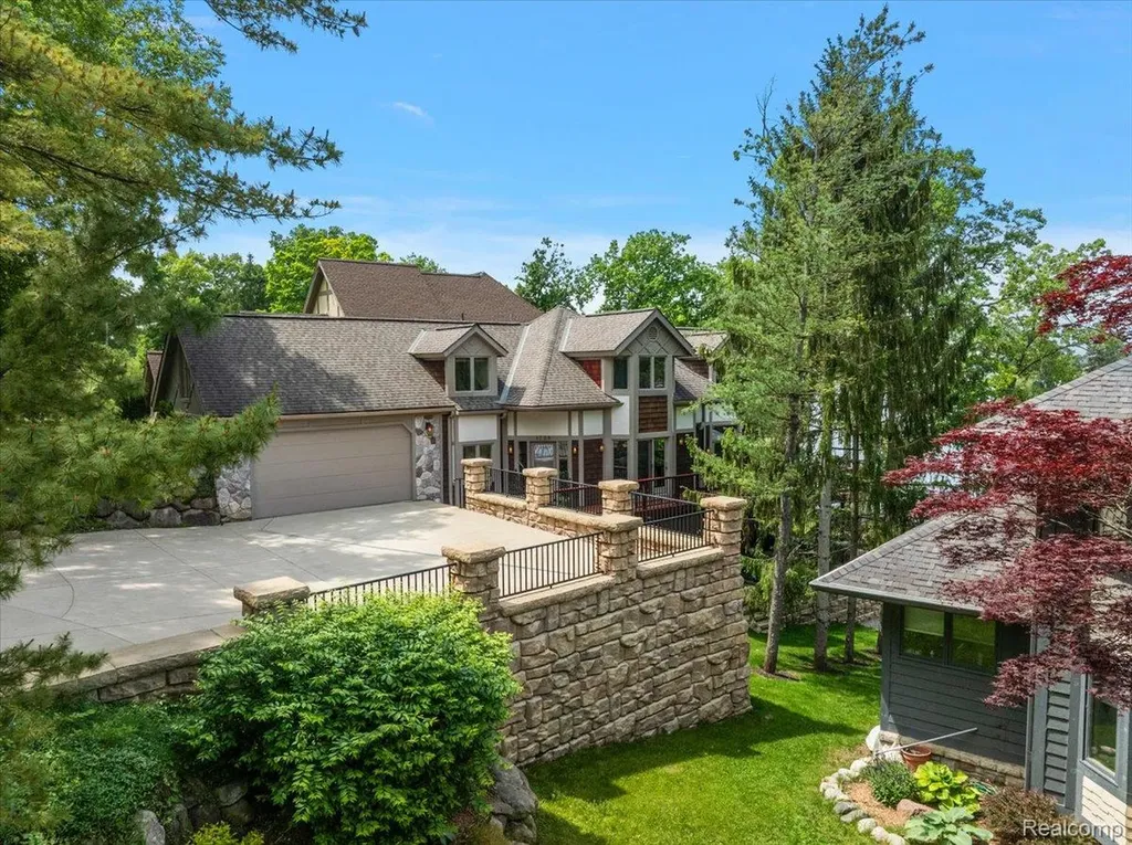 1739 Ridge Road White Lake Charter Township MI 48383