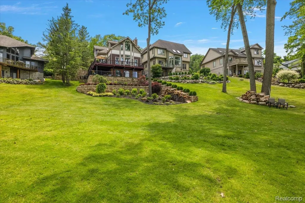 1739 Ridge Road White Lake Charter Township MI 48383