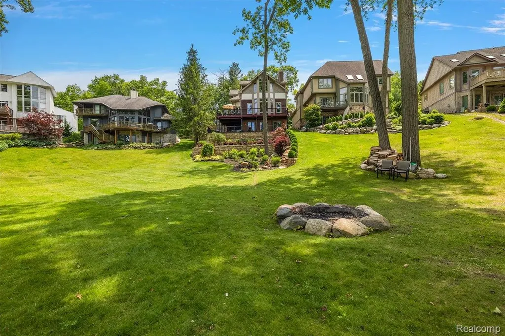 1739 Ridge Road White Lake Charter Township MI 48383
