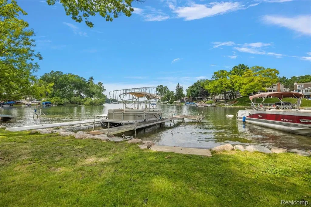 1739 Ridge Road White Lake Charter Township MI 48383