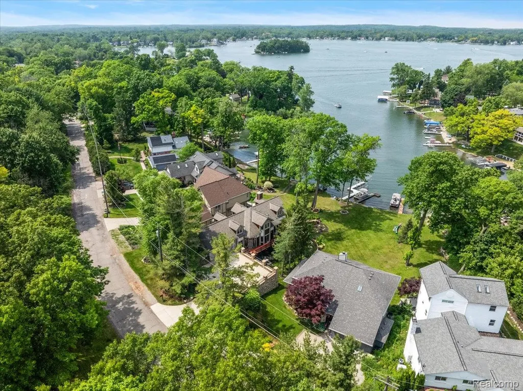 1739 Ridge Road White Lake Charter Township MI 48383