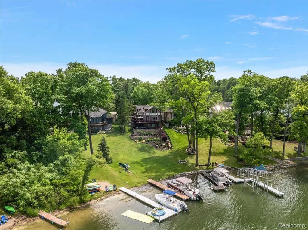 1739 Ridge Road White Lake Charter Township MI 48383