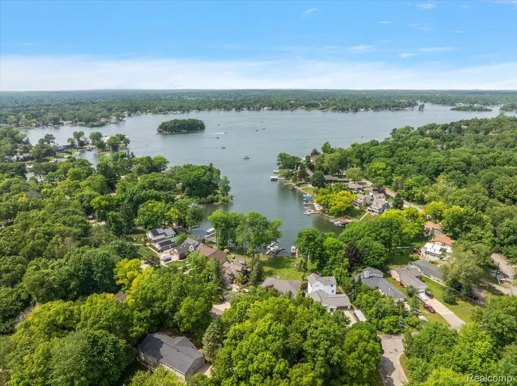 1739 Ridge Road White Lake Charter Township MI 48383