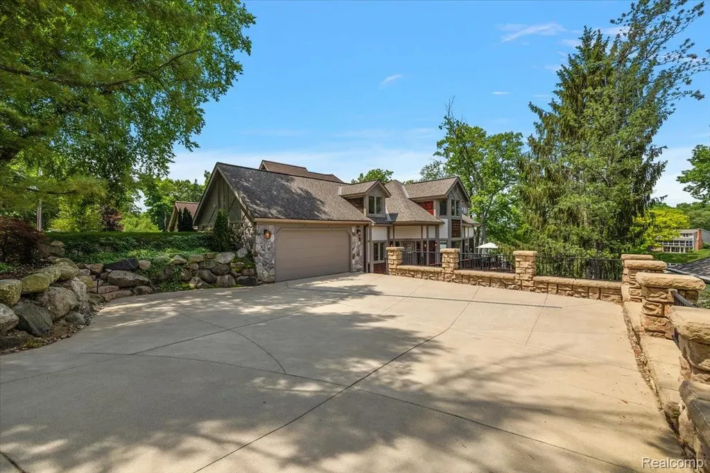 1739 Ridge Road White Lake Charter Township MI 48383