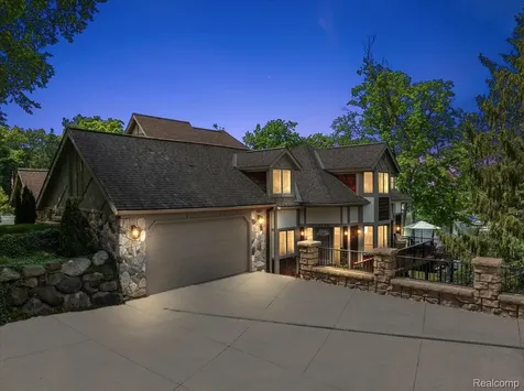 1739 Ridge Road White Lake Charter Township MI 48383