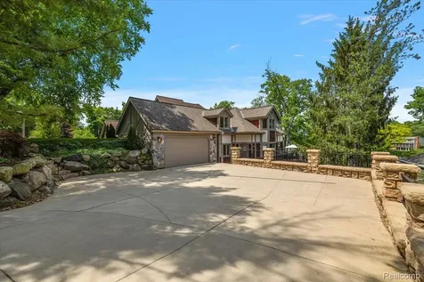 1739 Ridge Road White Lake Charter Township MI 48383