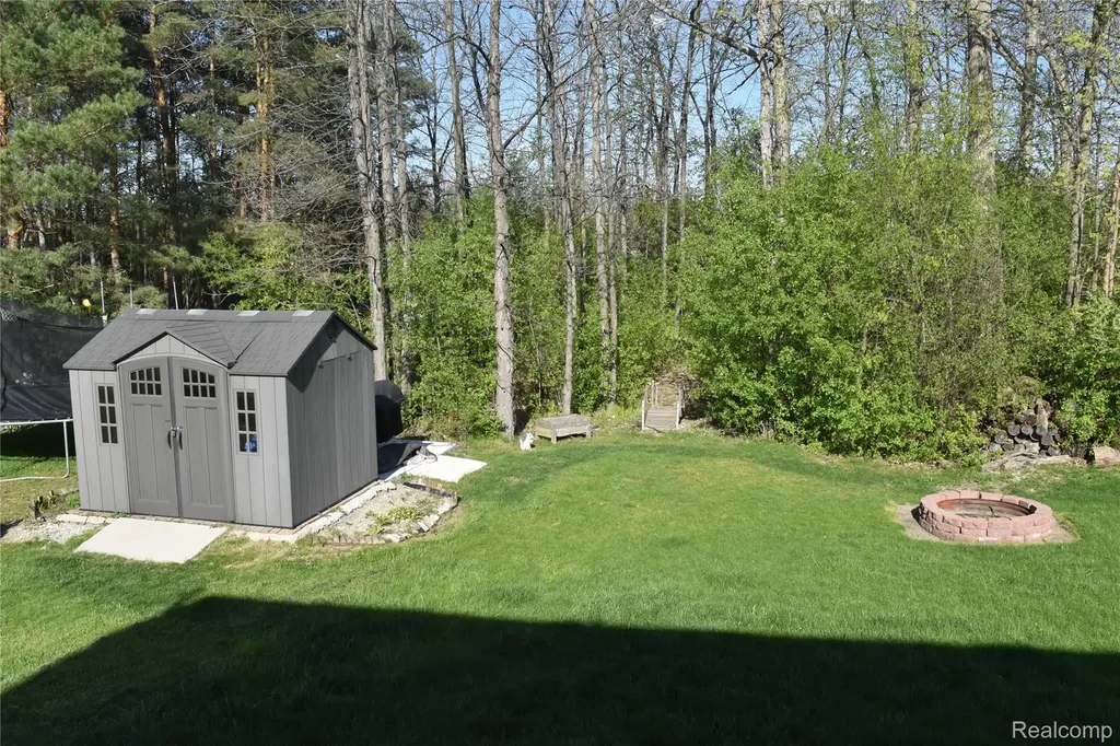 7067 Glenmeadow Court Grand Blanc Charter Township MI 48439