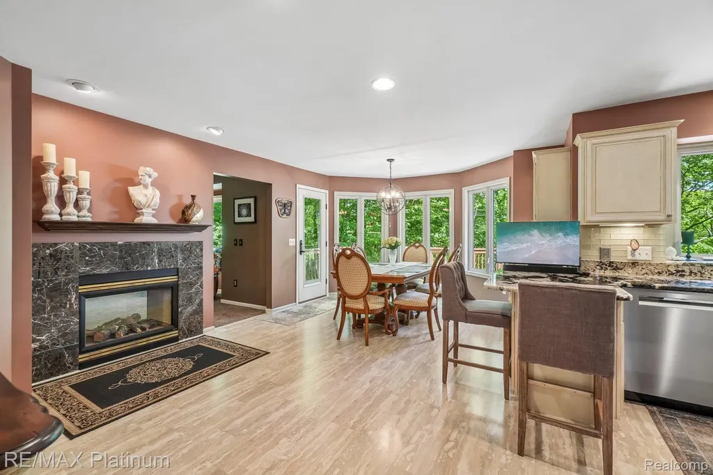 2260 Moorland's View Oceola Township MI 48855