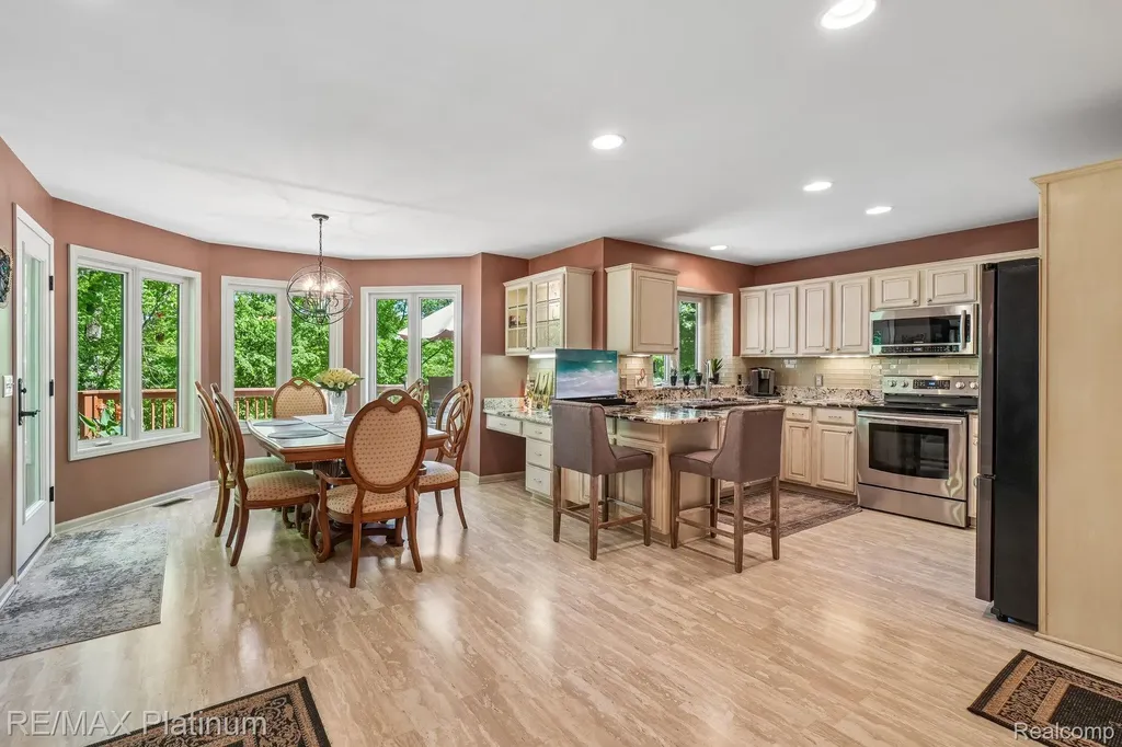 2260 Moorland's View Oceola Township MI 48855
