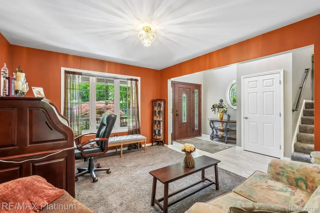 2260 Moorland's View Oceola Township MI 48855