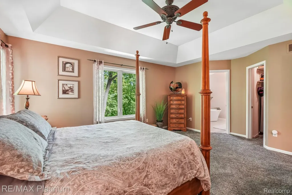 2260 Moorland's View Oceola Township MI 48855