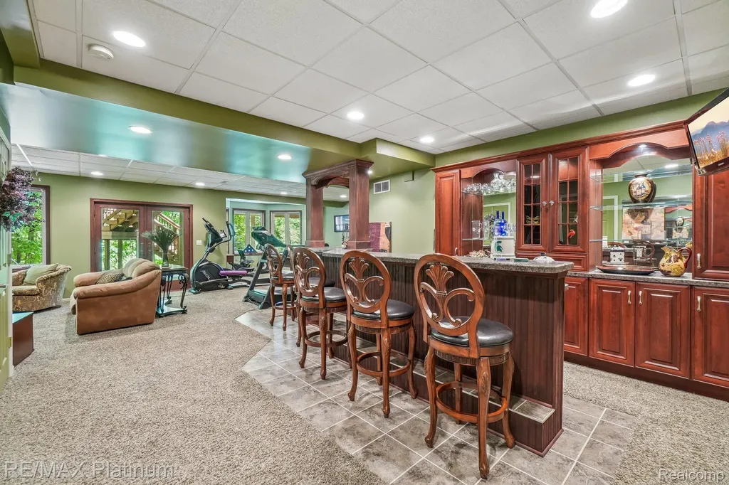 2260 Moorland's View Oceola Township MI 48855