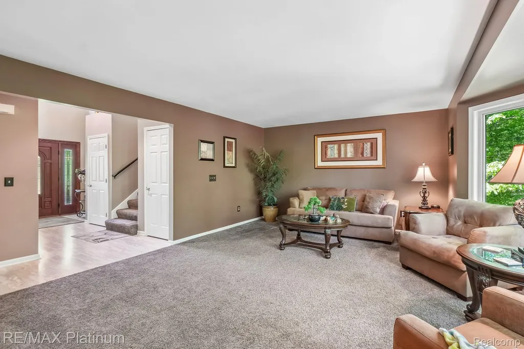 2260 Moorland's View Oceola Township MI 48855