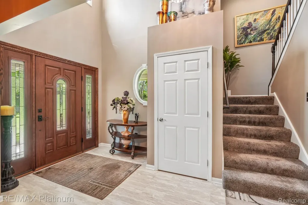 2260 Moorland's View Oceola Township MI 48855