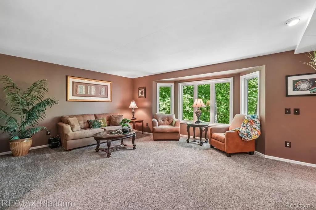 2260 Moorland's View Oceola Township MI 48855
