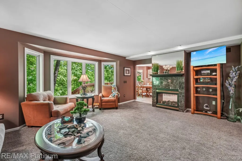 2260 Moorland's View Oceola Township MI 48855