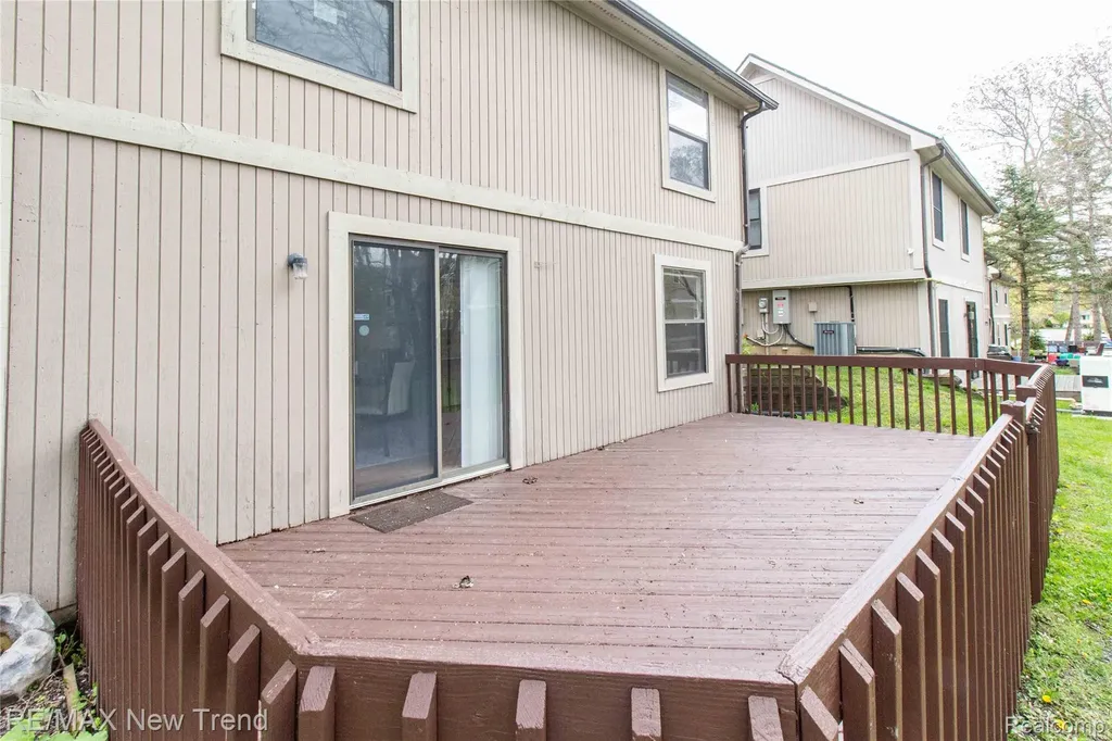 2521 Country Village Court Ann Arbor City MI 48103