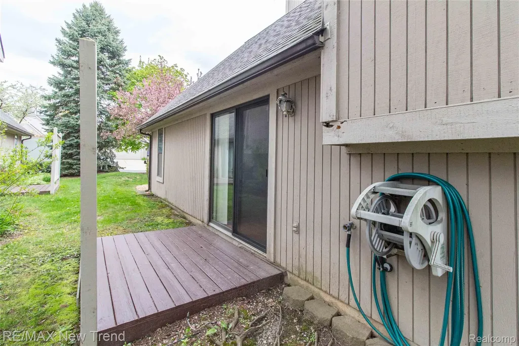 2521 Country Village Court Ann Arbor City MI 48103