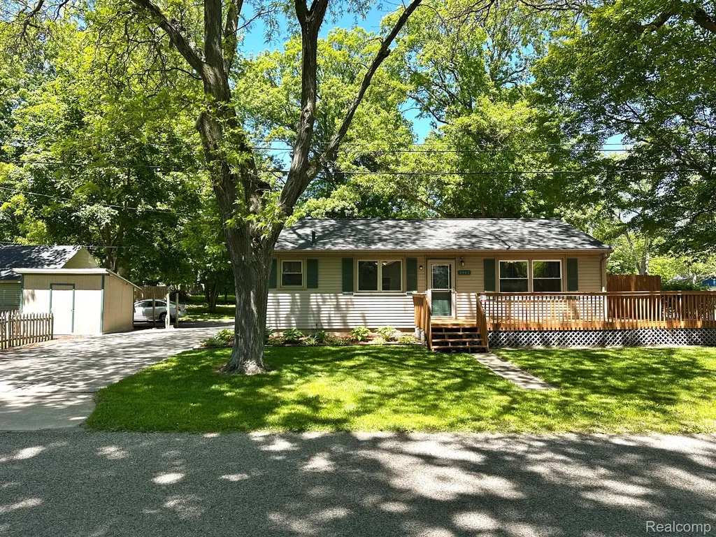 3003 Creston Avenue Lansing City MI 48906
