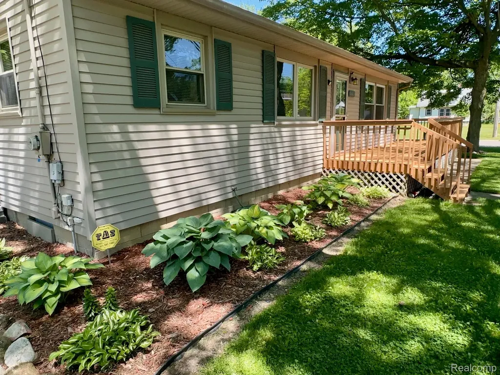 3003 Creston Avenue Lansing City MI 48906